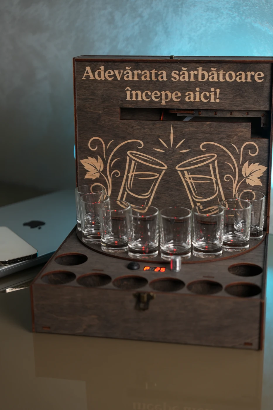 DrinkMaker — Dozator cu un toast gravat în română
