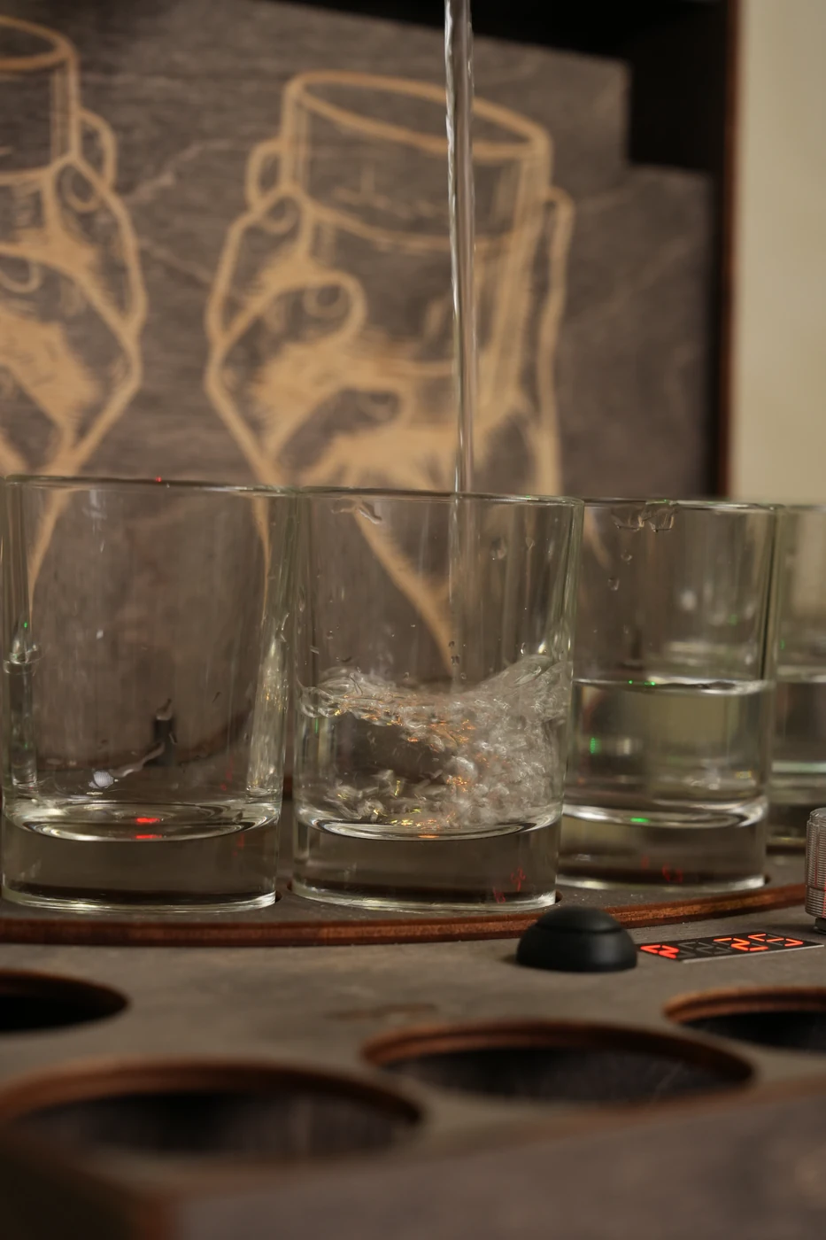 DrinkMaker — Robinetul și păhărelul, în prim-plan